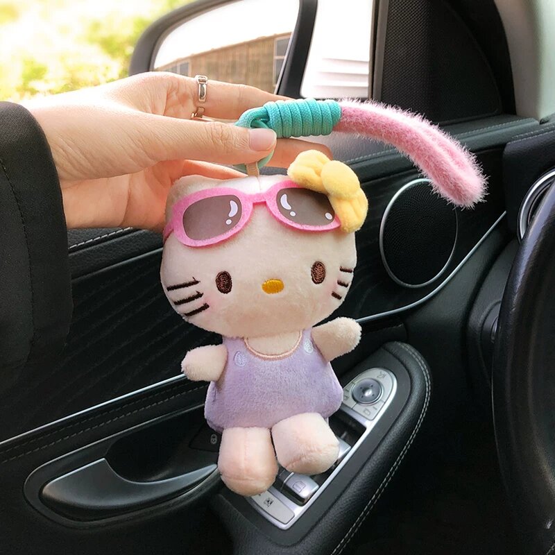 KT Cat Плюшевая игрушка с фиолетовой одеждой, декоративный аксессуар для приборной панели автомобиля