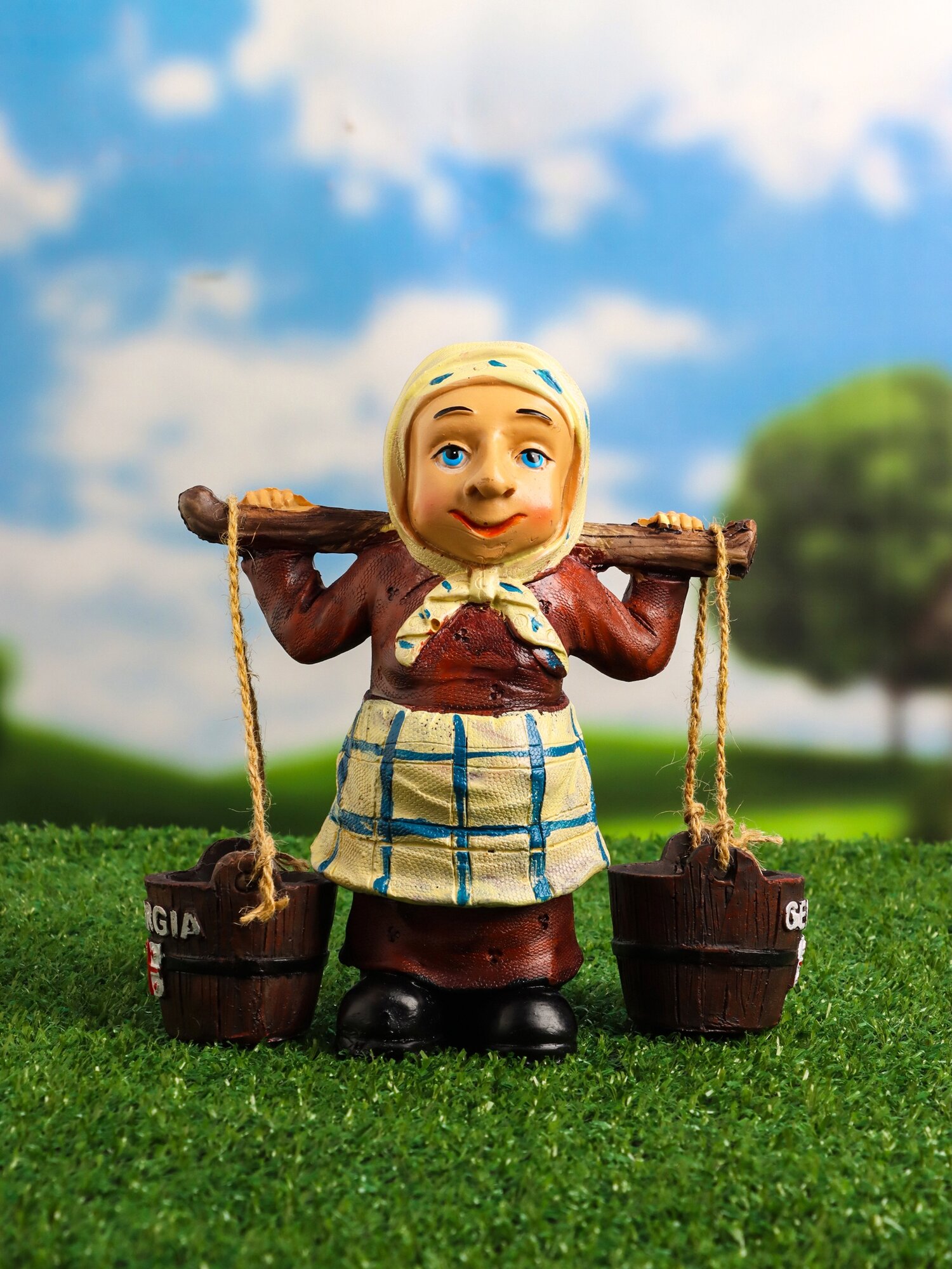 Садовая фигура из полистоуна «Бабушка с ведрами» 20×7×19 см Greengo