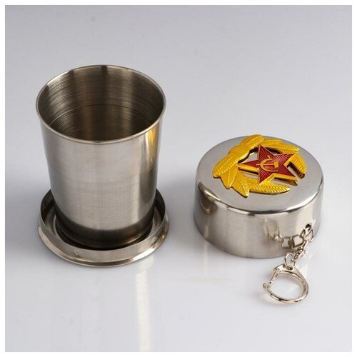 Складной стакан-стопка с карабином 