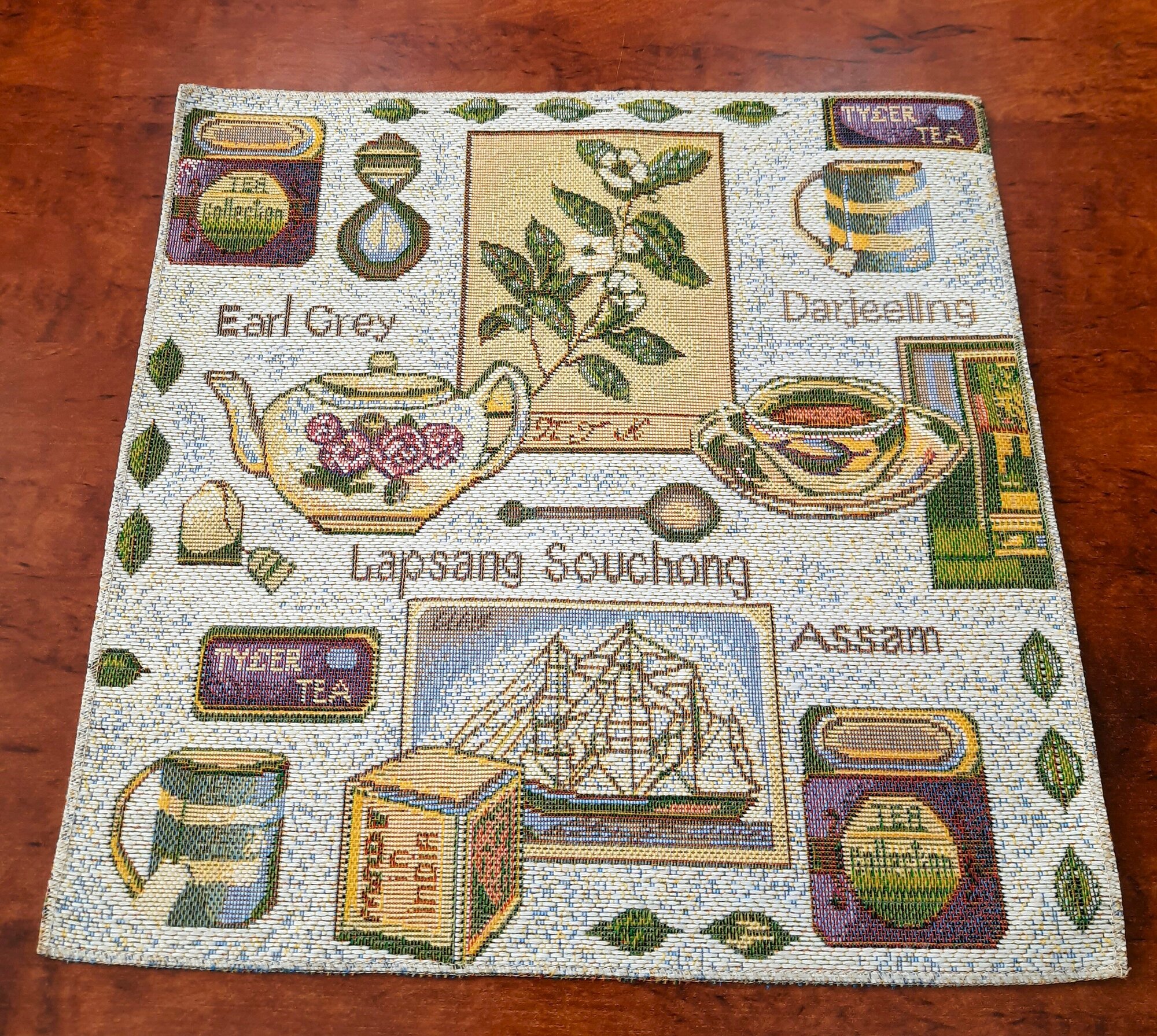 фото Салфетка декоративная из гобелена 32х32 Мятный чай