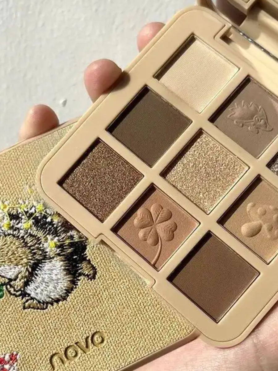 Палетка теней для век NOVO "Миндальное печенье" 9 цветов 13гр.