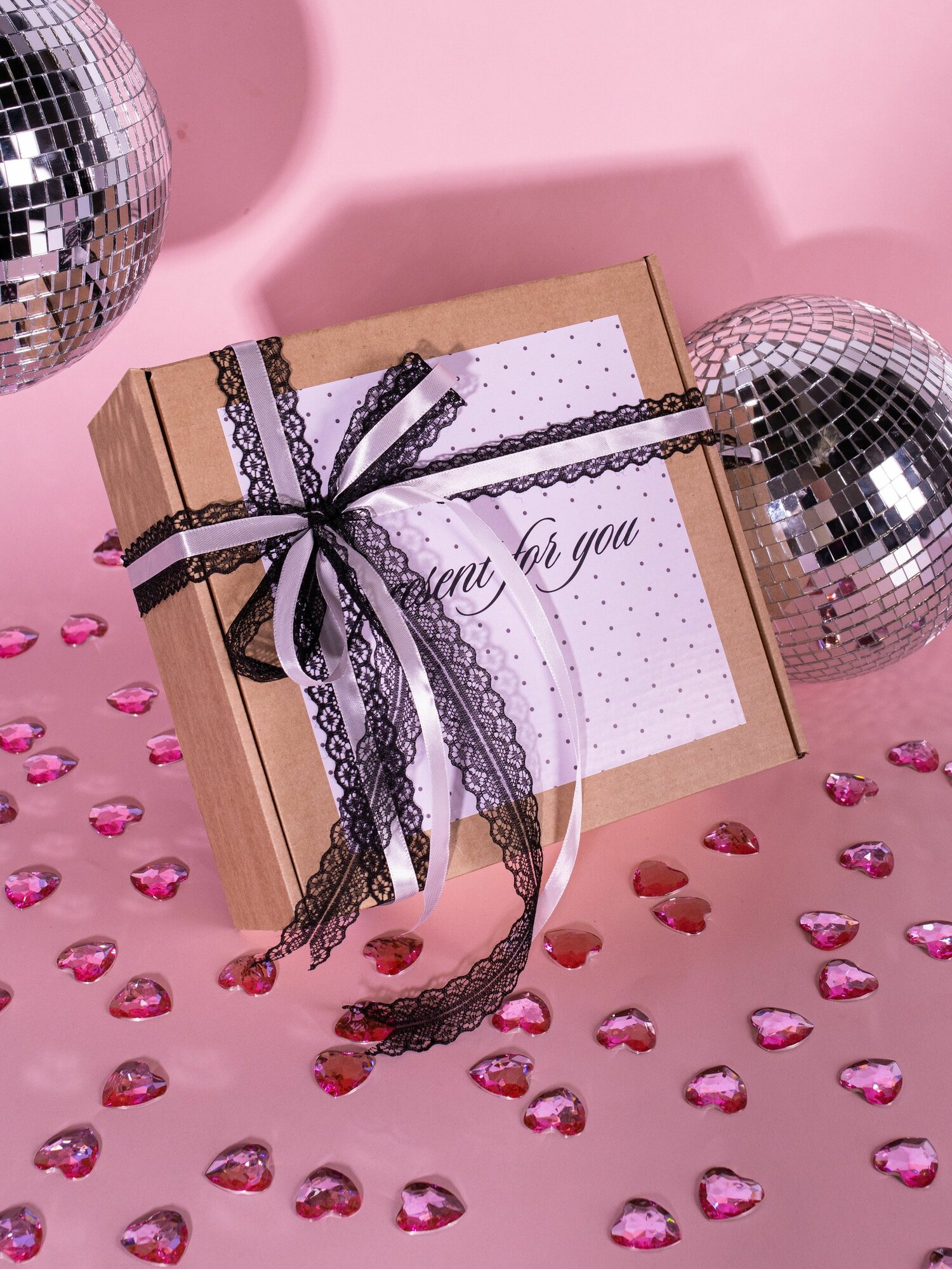 Коробка подарочная, квадратная, черная, светло-розовая, 22x22x10 см — фото 1