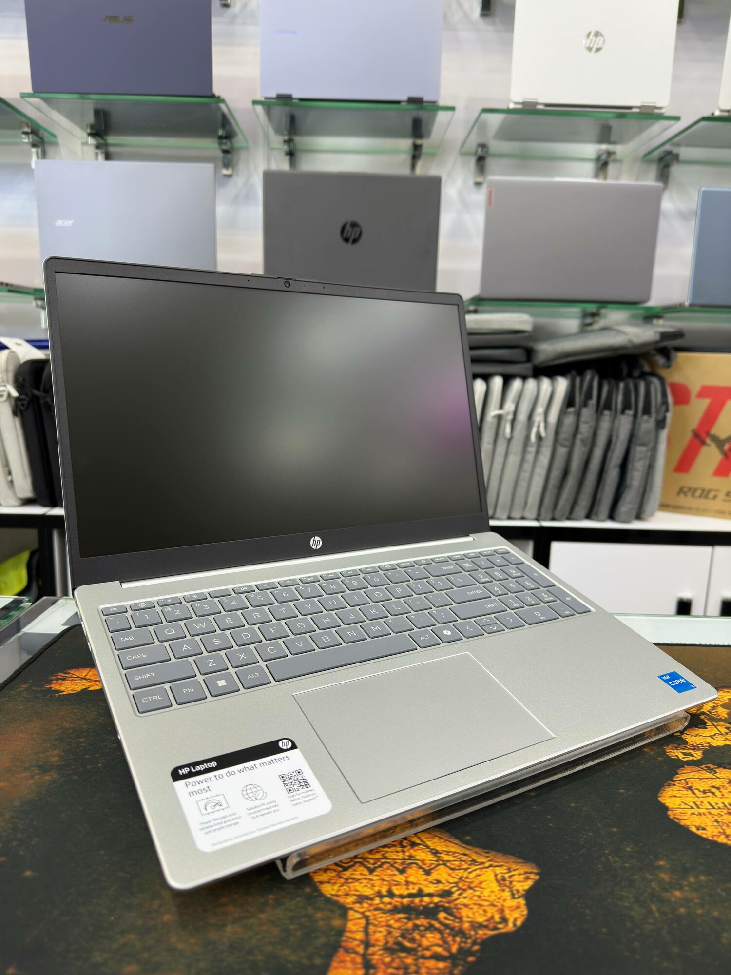 Ноутбук HP 15 Intel Core i3-N305 8GB DDR4 128GB UFS 15.6 HD WINDOWS 11 PRO