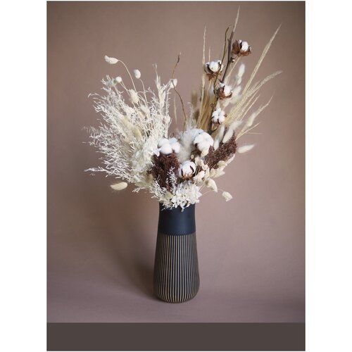 Интерьерная керамическая ваза с ветками хлопка и лагурусом