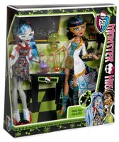 Набор кукол Monster High Безумная наука Клео де Нил и Гулия Йелпс, 27 см, BBC81