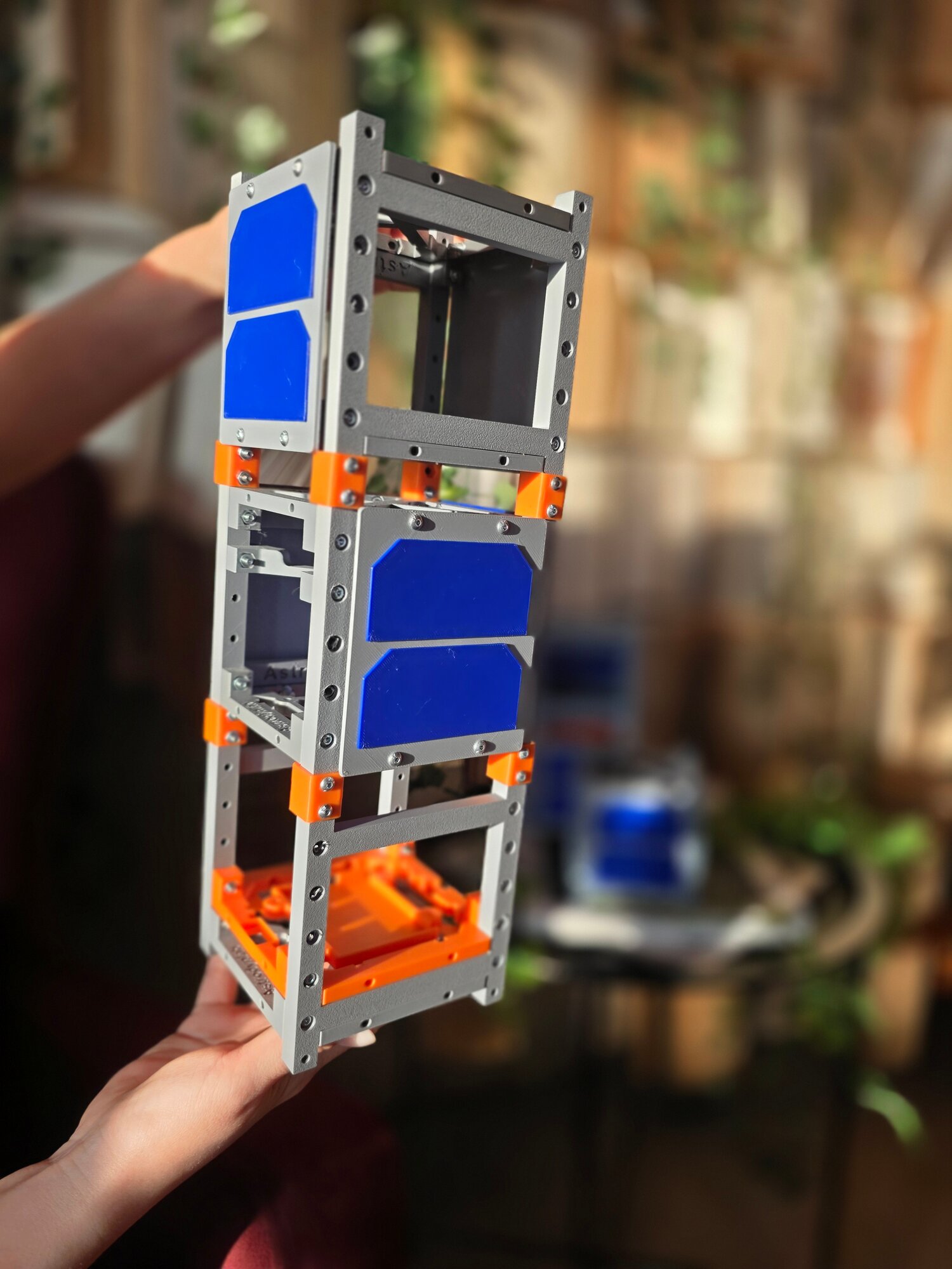 Макет кубсат АстроКИТ, 3U, серый, с имитаторами приборов и солнечных батарей