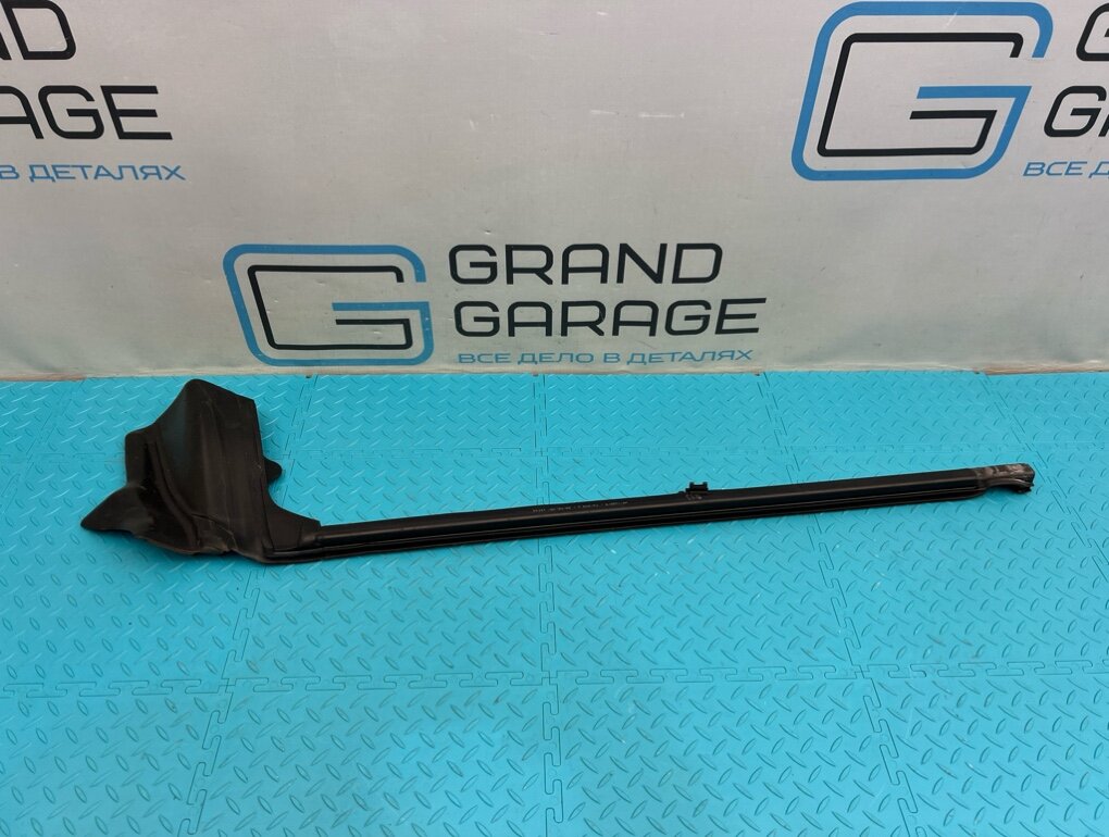 Уплотнитель стекла BMW 5-Series 2010 F07 N55B30A 3.0 OEM 51357289261