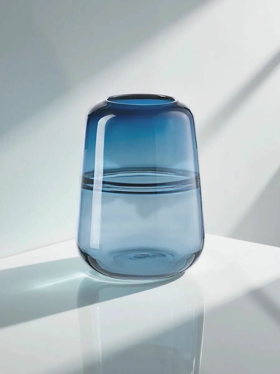 Ваза стеклянная интерьерная, 13*13*22см, настольное размещение, цвет голубой