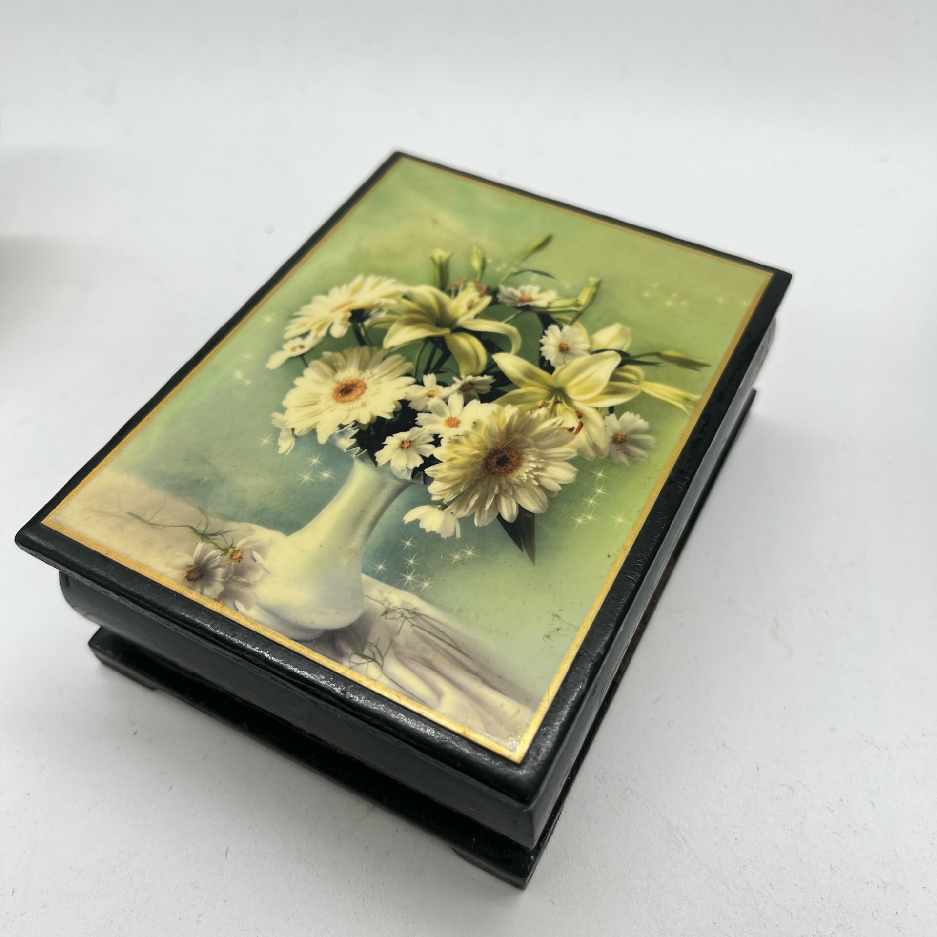 Лаковая шкатулка "Цветы", папье-маше, деколь, Россия, 2000-2015 гг.