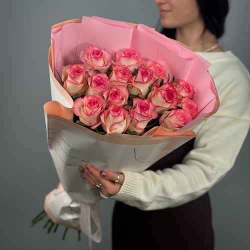 Изображение товара Букет Мегаполис в стильной упаковке. «365 Поводов» - живые цветы с доставкой