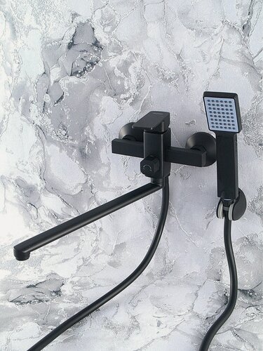 Изображение товара Смеситель для ванны и душа Potato P2206BL черный матовый, длинный плоский излив 37.1 см, однорычажный настенный