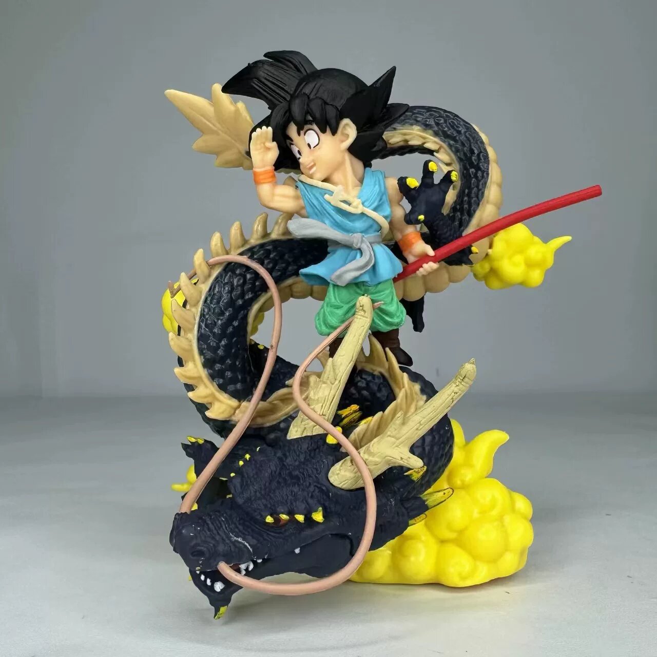 Фигурка Гоку из Dragon Ball в образе Маленького Дракона