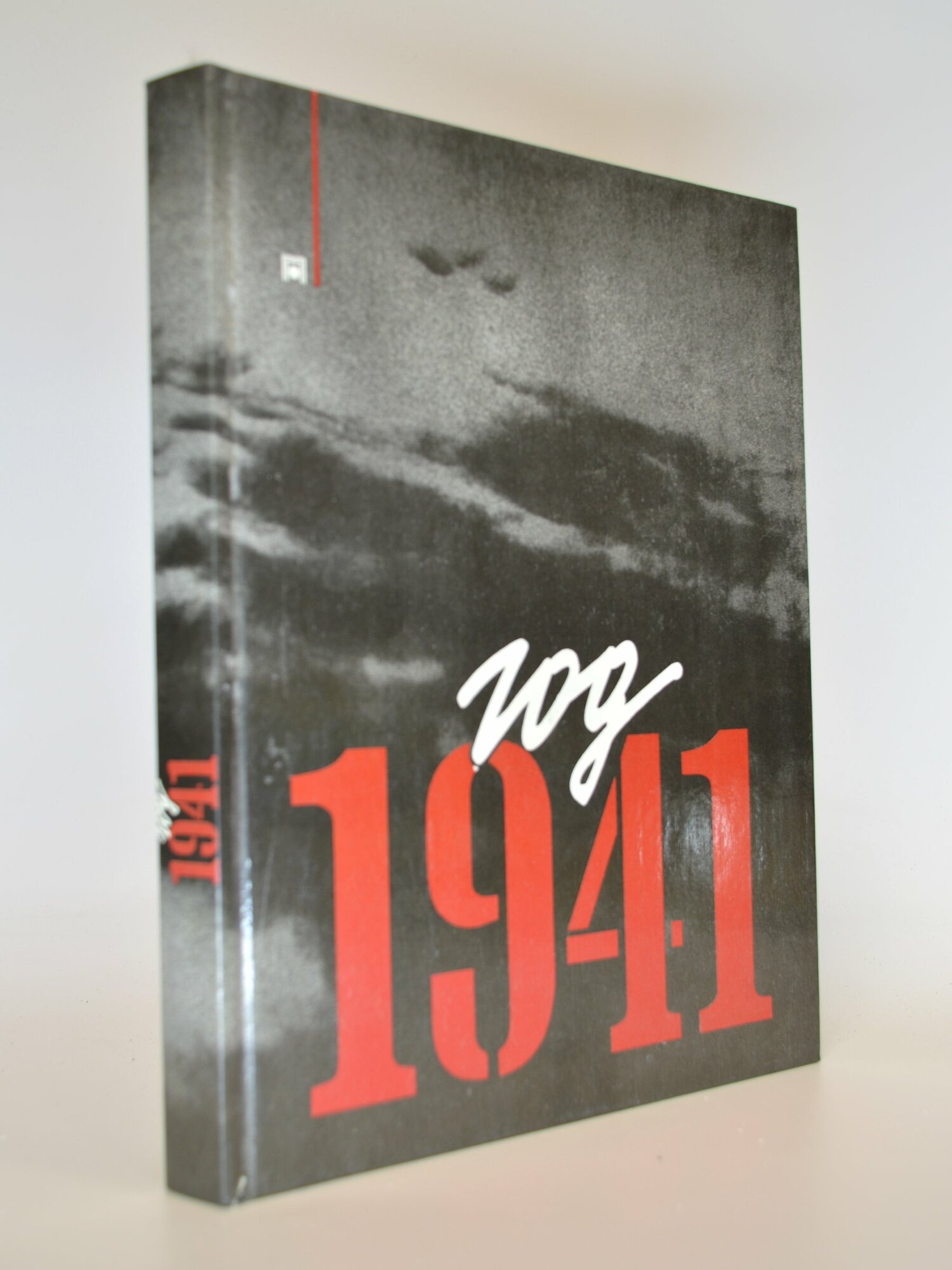Год 1941. Фотоальбом. Коллектив авторов. Букинистическая книга в отличном состоянии.