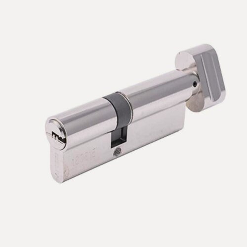 Изображение товара Личинка замка двери Apecs SM-80(35/45C)-C-NI, 80 мм, с заверткой, цвет никель, артикул 28621. Надежная фурнитура для дома.