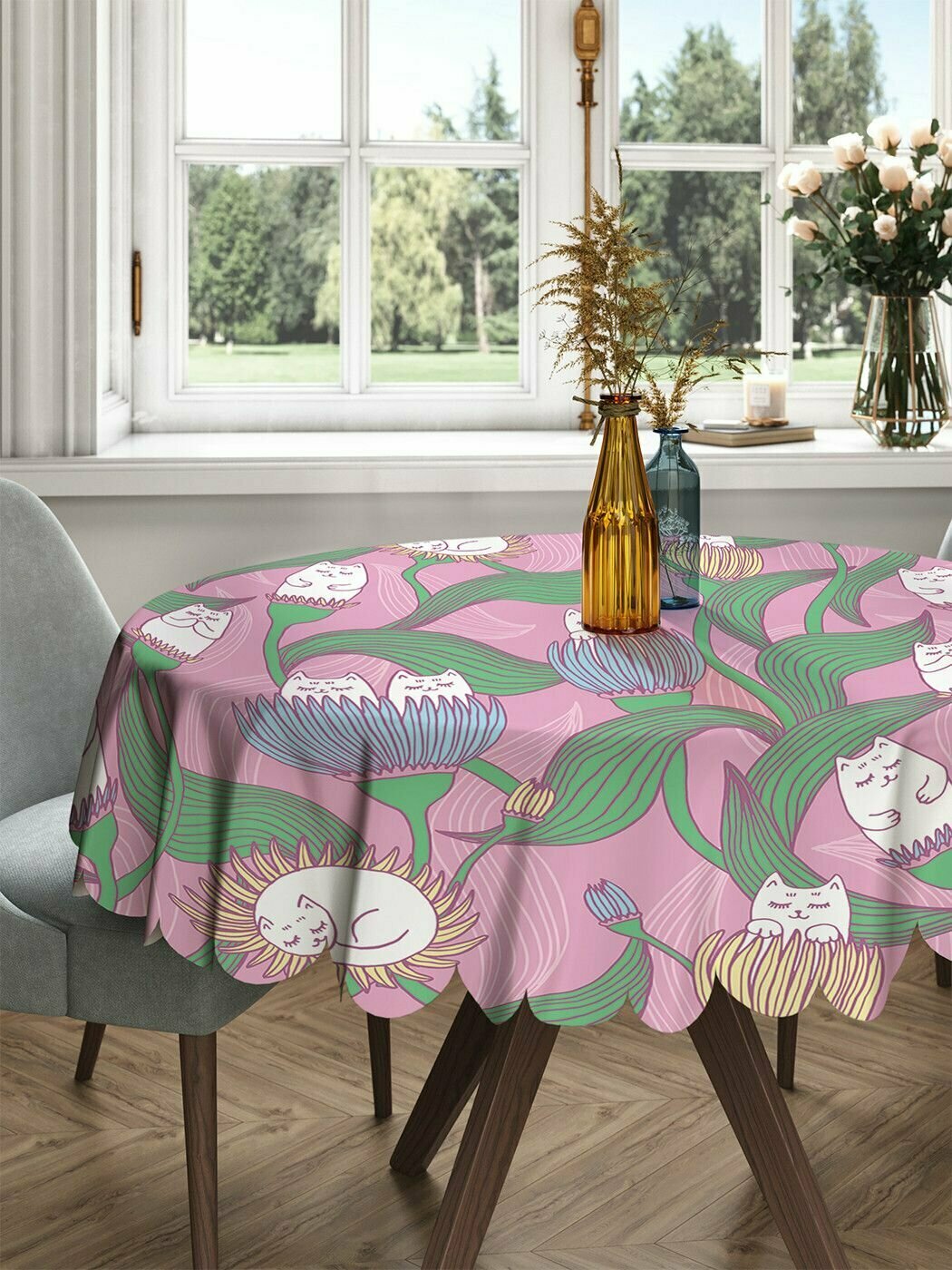 Скатерть круглая тканевая на стол JoyArty с рисунком "Цветочные коты" 150 на 150 см.