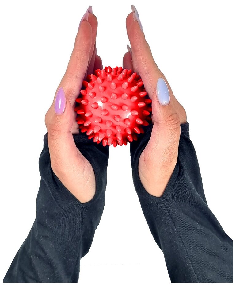 Массажный мяч с шипами Ø 7 см для фитнеса, йоги и МФР, красный - фотография № 3