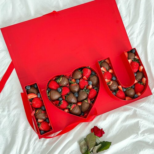 Набор из клубники в шоколаде / Berry Present / "I Love You"