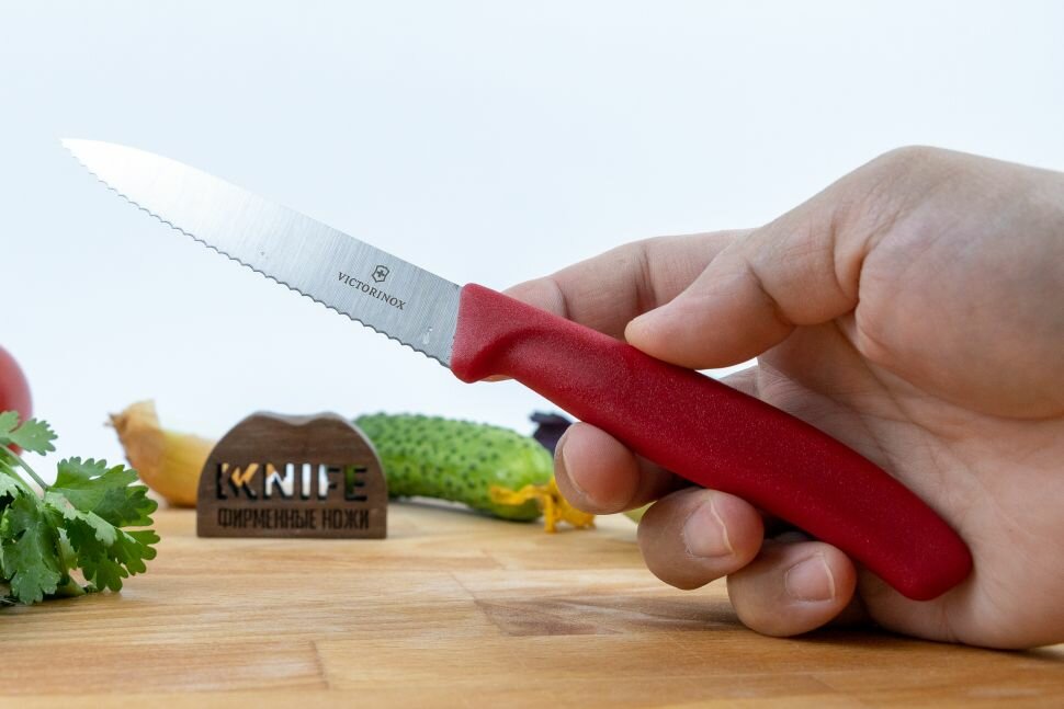 Нож кухонный Victorinox Swiss Classic (6.7731) стальной разделочный для овощей лезв.100мм серрейт. з - фото №19
