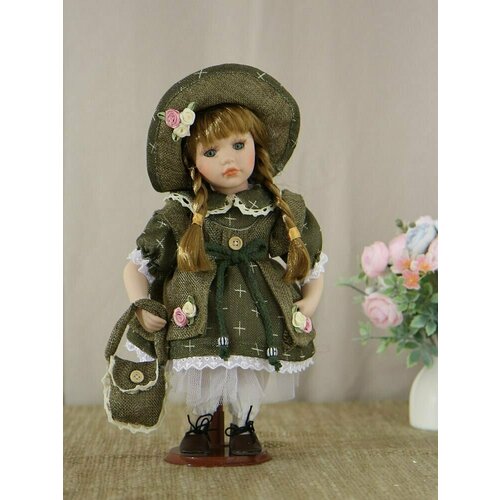 Кукла Галя фарфоровая на подставке 30 см 2950₽