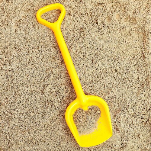 Лопатка детская для снега и песка 40 см цвет жёлтый 159₽