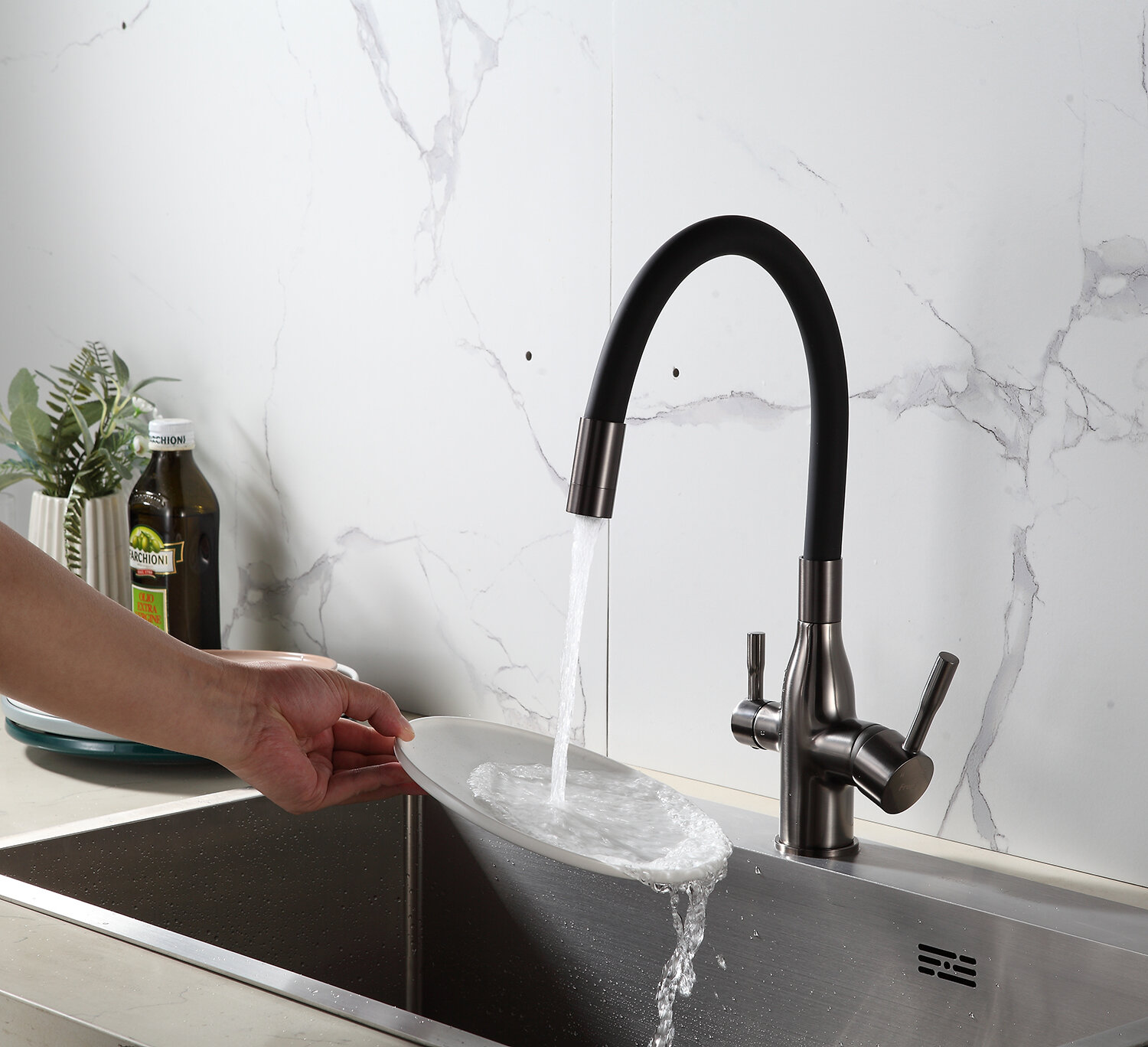 Смеситель для кухни с подключением фильтра питьевой воды Frap F4396-15 оружейная сталь/черный