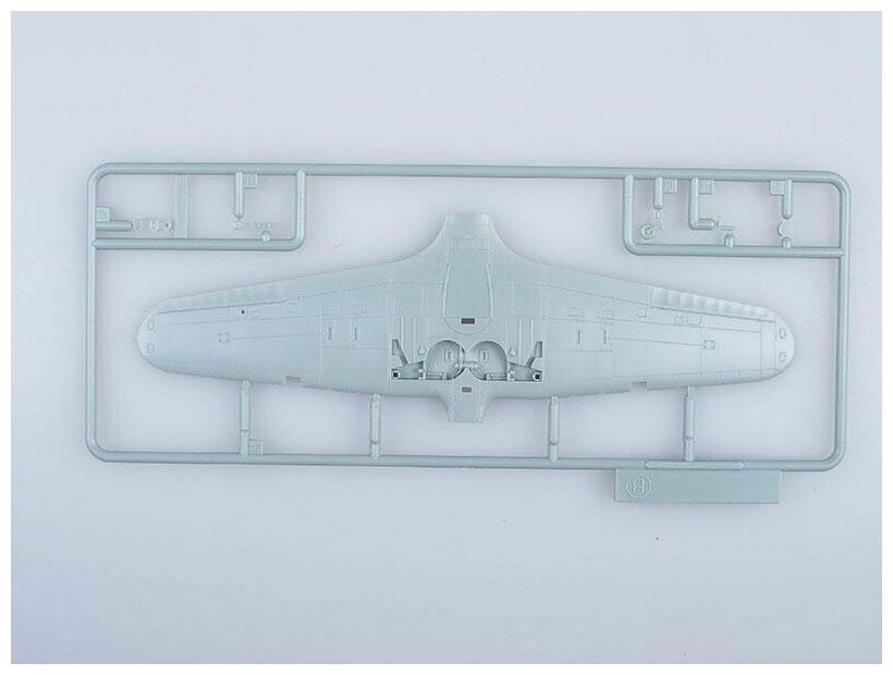 Сборная модель Моделист Истребитель Хаукер Харрикейн Mk.IIC, 1/72 207207