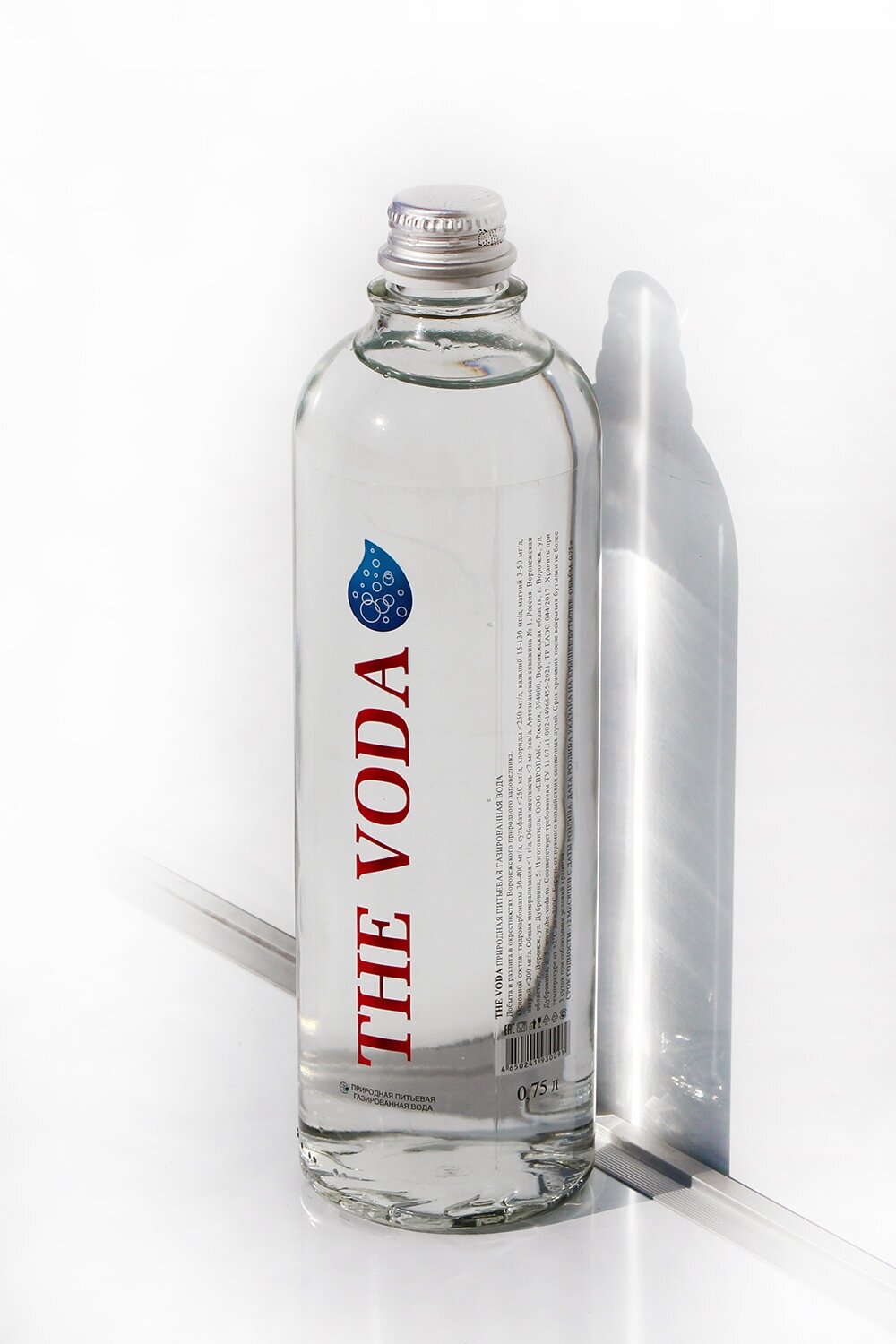 Вода природная питьевая THE VODA газированная, стекло, 6 шт. по 0,75 л
