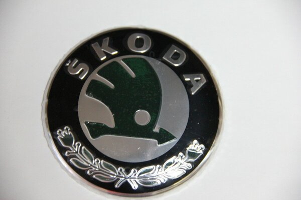 Эмблема Skoda зеленая 9 cм