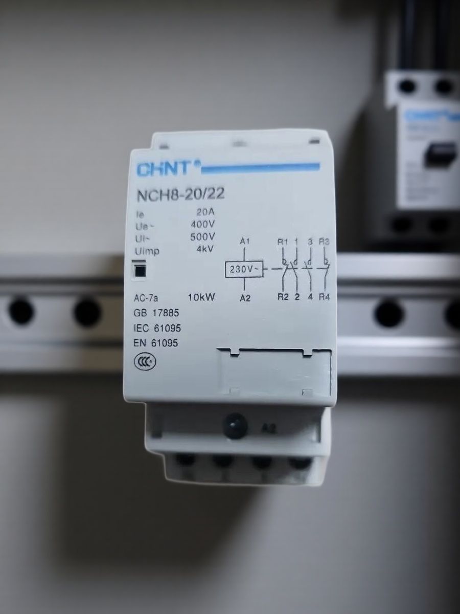 Модульный контактор CHINT NCH8-20/22 20A 2НЗ+2НО AC 220/230В 50Гц 2560872