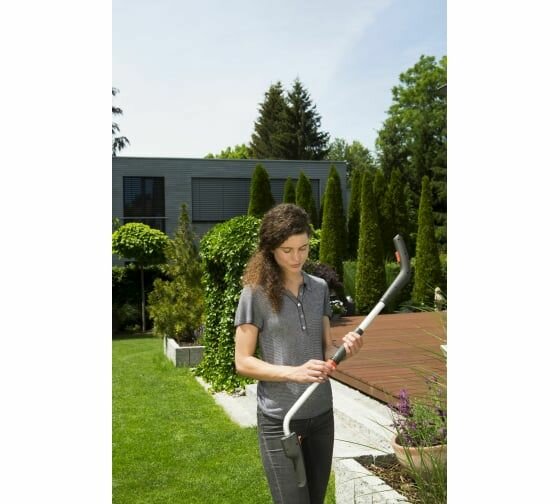 Ножницы-кусторез Gardena ClassicCut Li аккумуляторные c телескопической рукояткой 09855-20.000.00