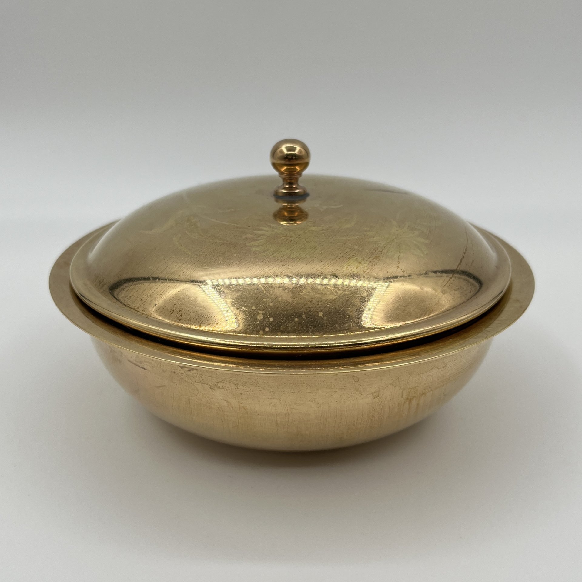 Шкатулка с цветочным декором, латунь, роспись, СССР, 1970-1990 гг.