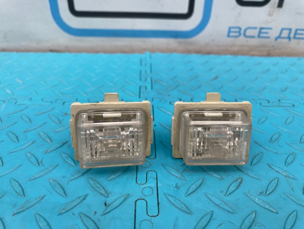 Плафон подсветки номера Mercedes-Benz E-Class 2012 W212 271.860 1.8 OEM A2218200856