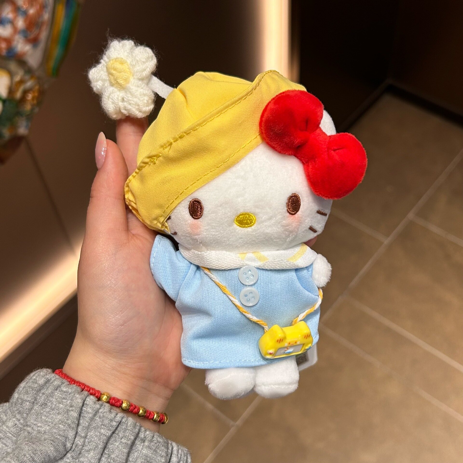 Плюшевый брелок и подвеска для сумки Sanrio Hello Kitty, стиль весенний наряд синий, темно-синяя поза стоя, 12 см,