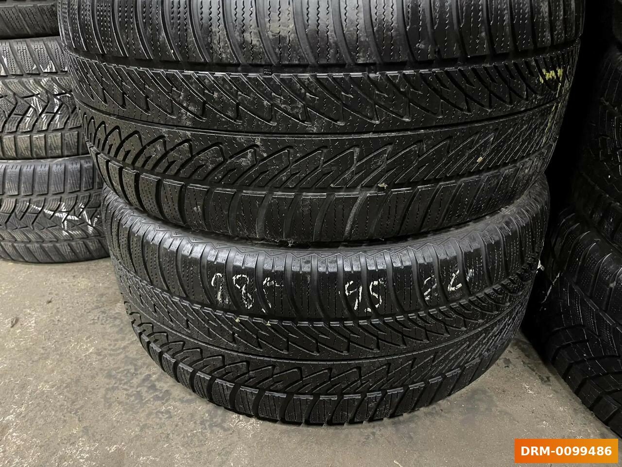 Комплект (2 шт) зимних БУ шин Goodyear UltraGrip 8 Performance 285/45 R20 50% износ 8382299331