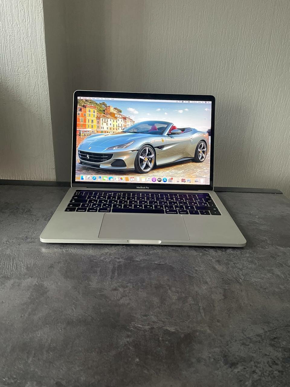 MacBook Pro (13\"、2016)　8GB、256GB、タッチバー Buy Cheap Apple MacBook Pro Touchbar 13