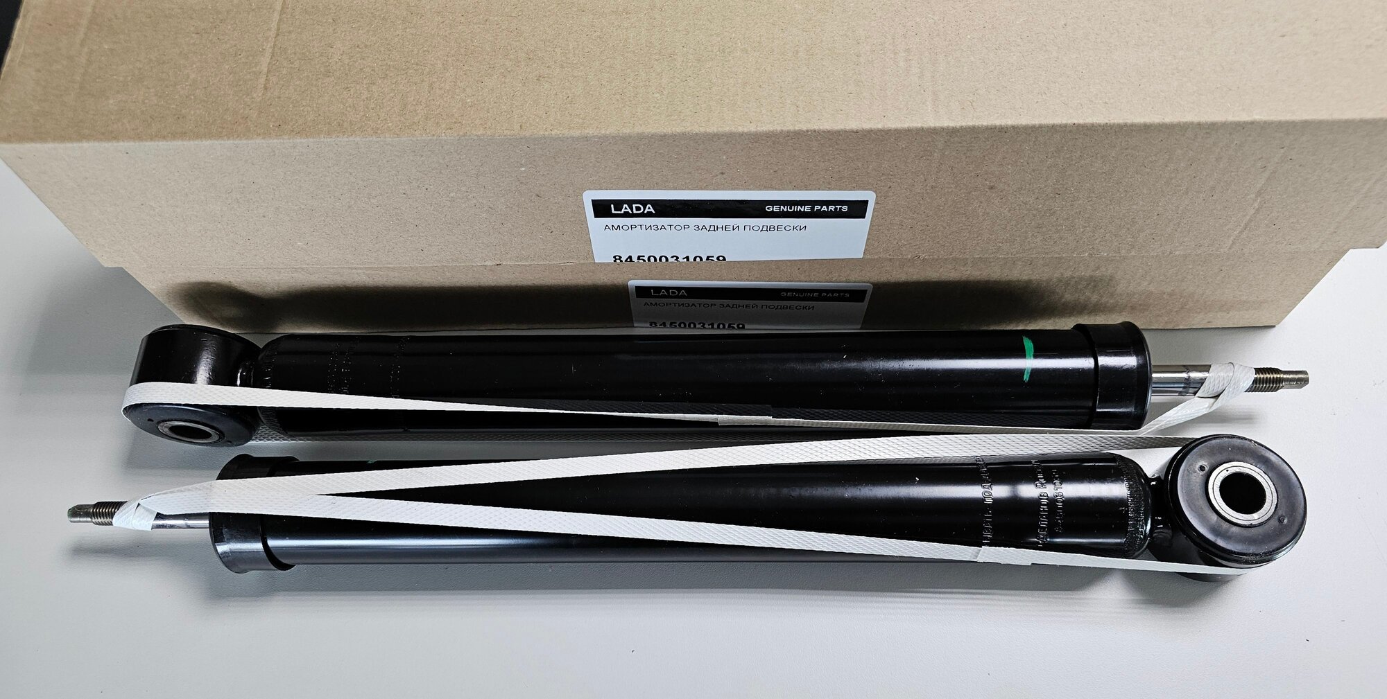 Оригинальный комплект амортизаторов задней подвески в сборе LADA Vesta SW Cross 8450031059 (В комплекте 2шт.)