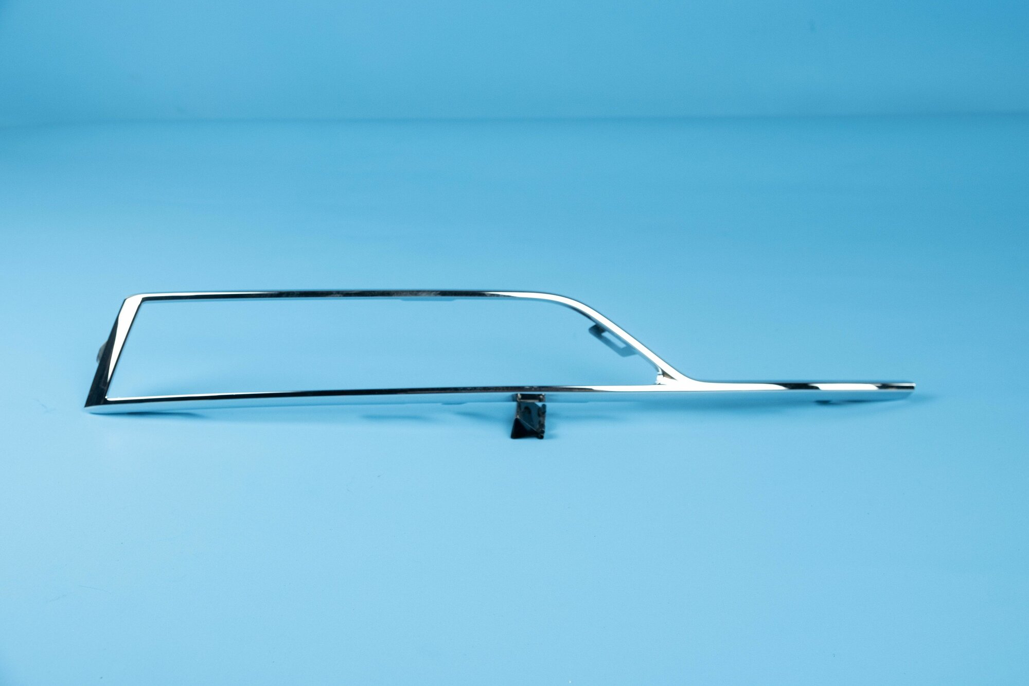 Молдинг бампера хром правый для автомобиля Skoda Octavia 4 A8 2020-2022 Шкода Октавия 5E3853768 Jorden JH08OTV20017CR