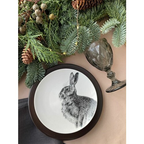 Тарелка с кроликом 20 см фарфоровая