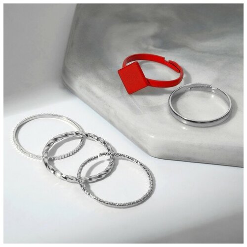 Кольцо Queen Fair, пластик, серебряный, красный кольцо qudo бижутерный сплав серебрение размер 16 5 серебряный