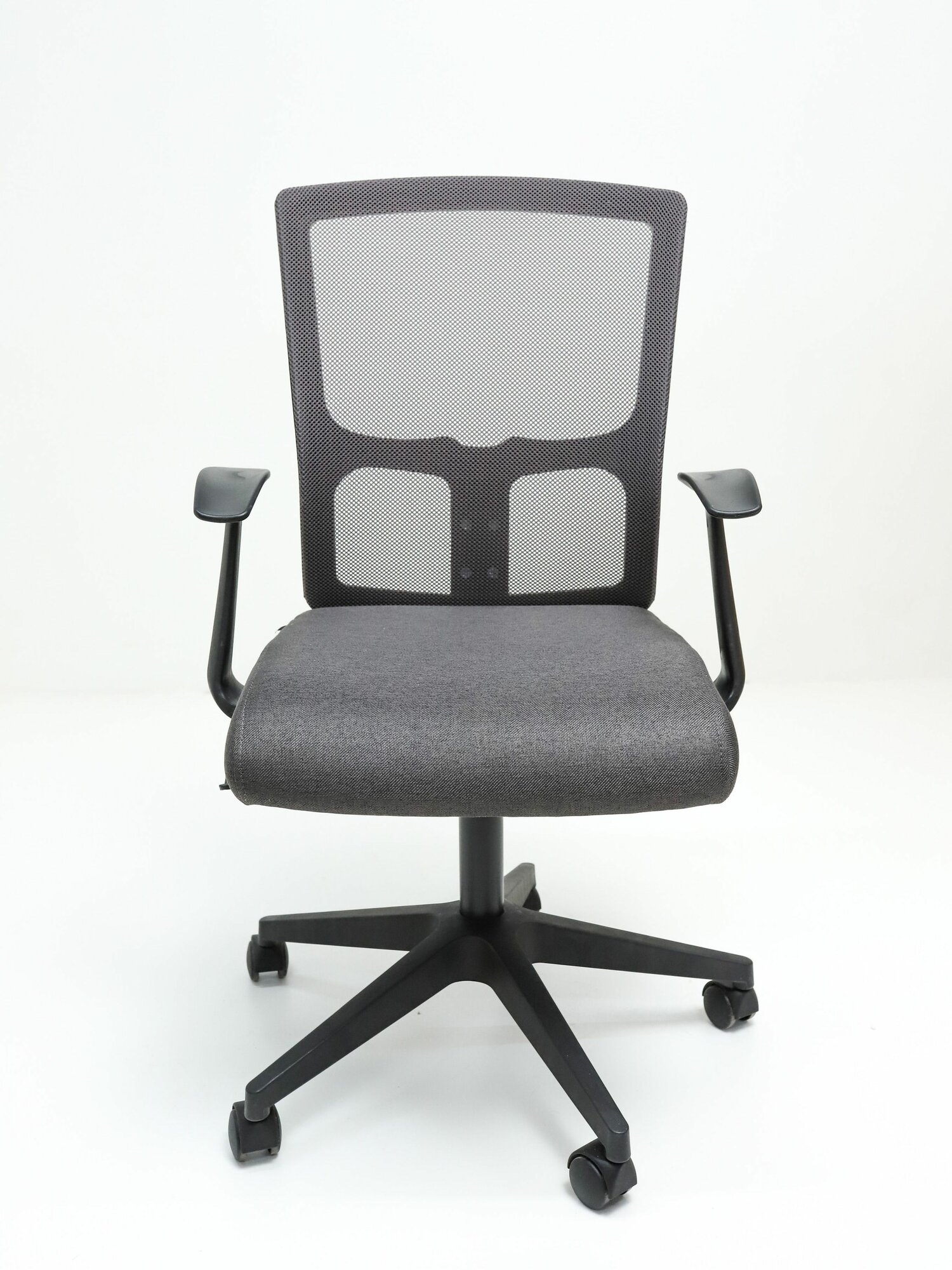 Компьютерное кресло КР-502Т от КРЕСЛОВЪ33, пластик черный, сиденье графит/спинка сетка серая