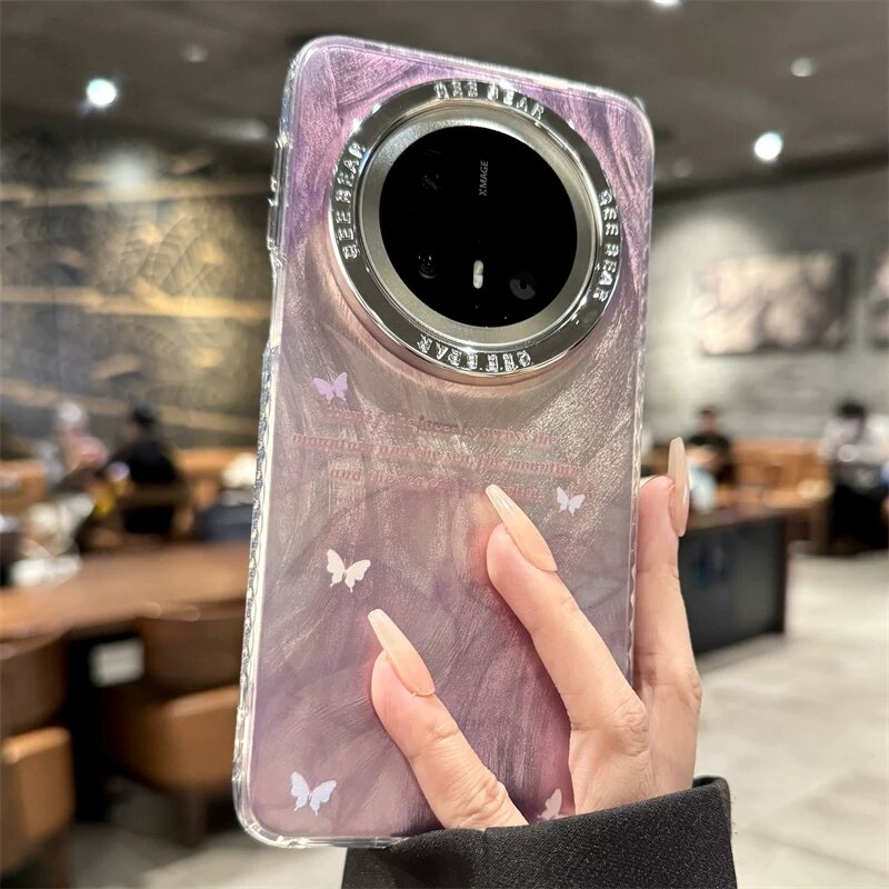 Чехол для Huawei Mate 70 Pro с градиентным паттерном 'перья' в цвете фиолетовой бабочки, защита от ударов