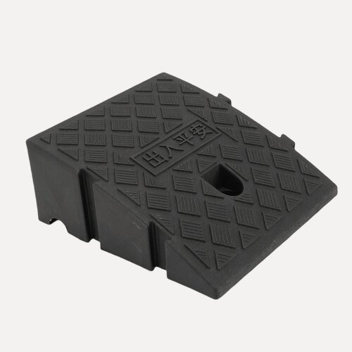 Изображение товара Пандус для бордюра с боковой застежкой, 25x27x11см, нагрузка 1000кг, ПВХ, для погрузки, тротуара, авто, скутеров.