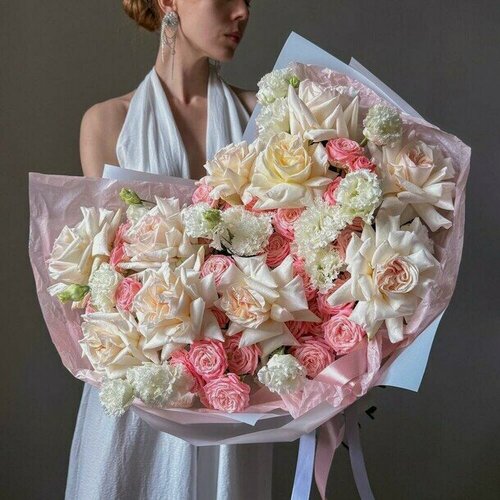 Изображение товара Букет из пионовидных премиальных роз Мадам Бомбастик и White O'Hara, в коробке и аквабоксе, размер L. Veresk 905