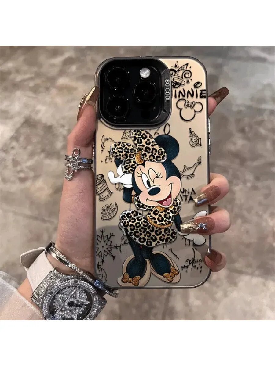 Чехол на iPhone 15 чёрный с Минни в пантерской коже