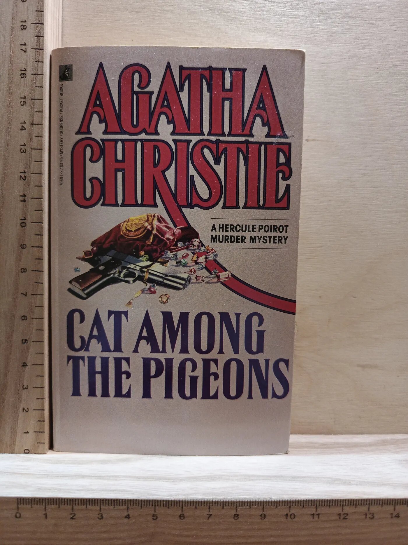 Cat Among the Pigeons (Кошка среди голубей) (на английском языке)