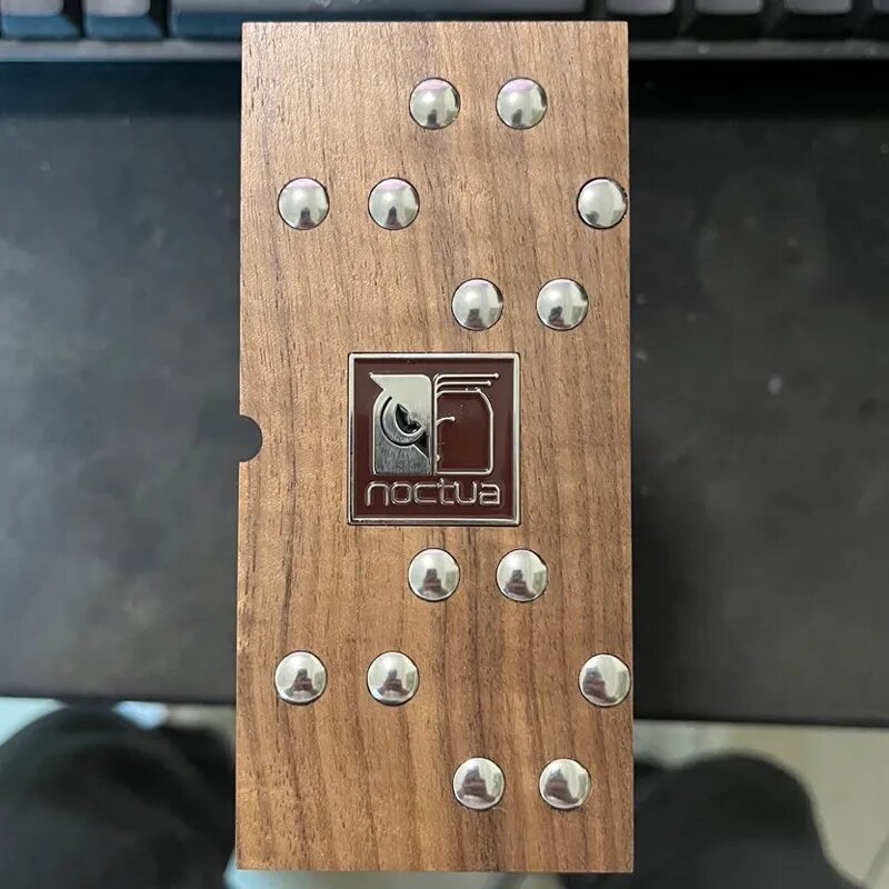 Noctua вентилятор Верхняя крышка из орехового дерева NH-U12A с серебряной пряжкой, темно-бежевый, хаки