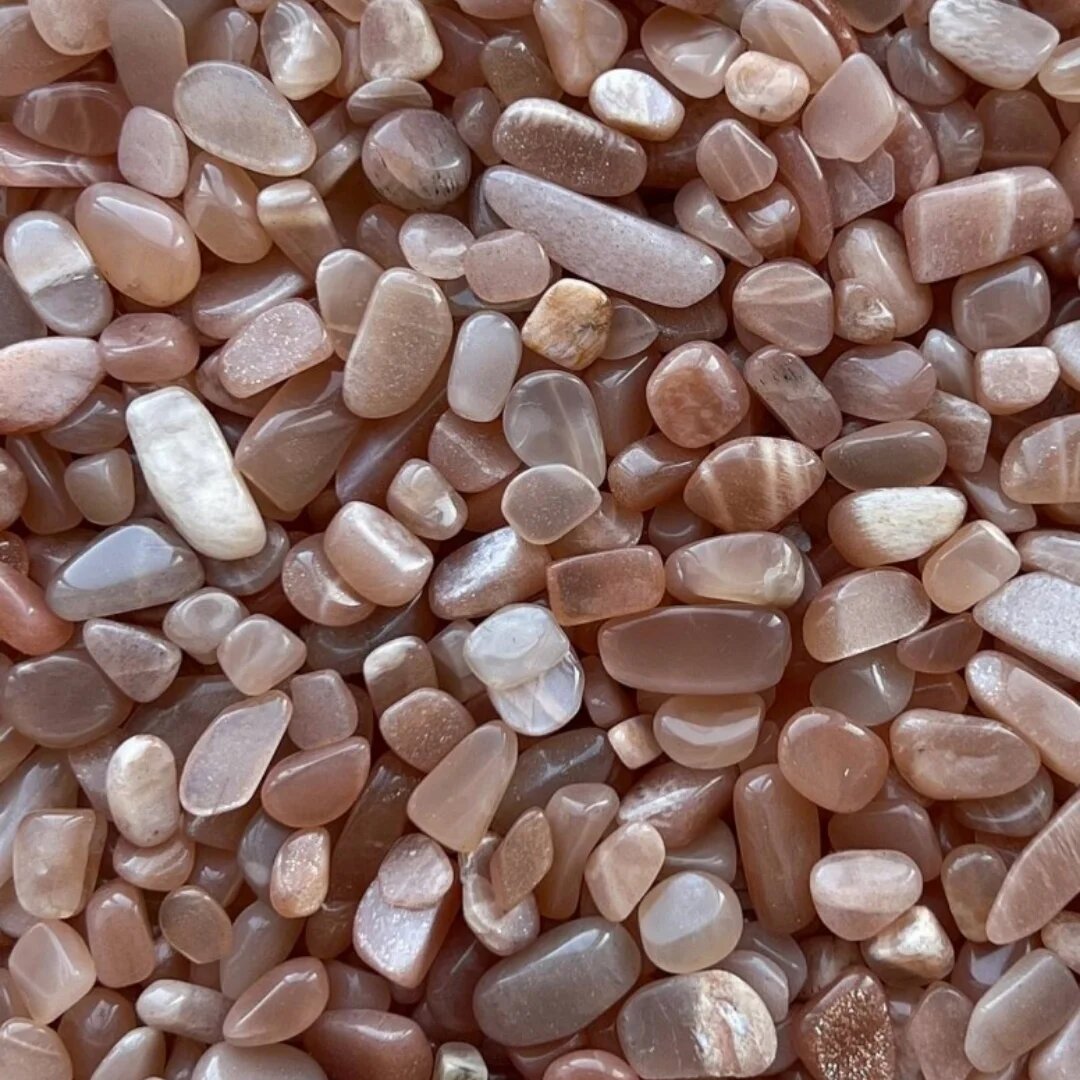 Полуискусственный персиковый лунный камень 3-12 мм 5-7mm, 50g