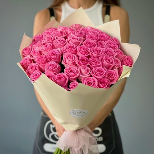 Изображение товара Букет из 101 розовой розы 40 см в стильной упаковке. «365 Поводов» - живые цветы с доставкой