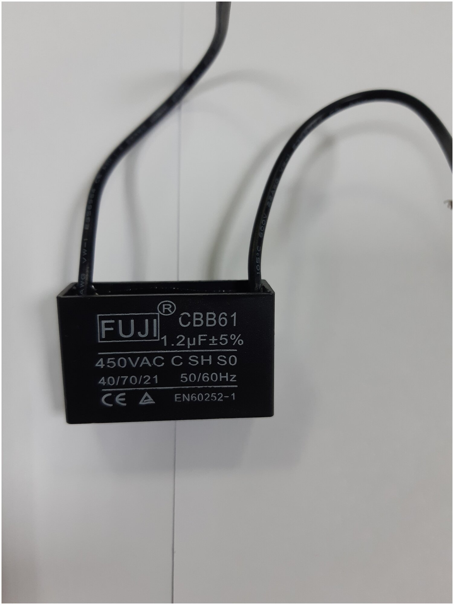 Конденсатор пусковой 1.2mF 450V CBB61 FUJI выводы гибкие