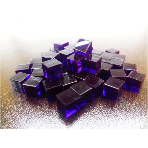 набор фишек для настольных игр 26 мм кубик Кубические акриловые 8 мм фишки темно-фиолетовые (40 шт.)